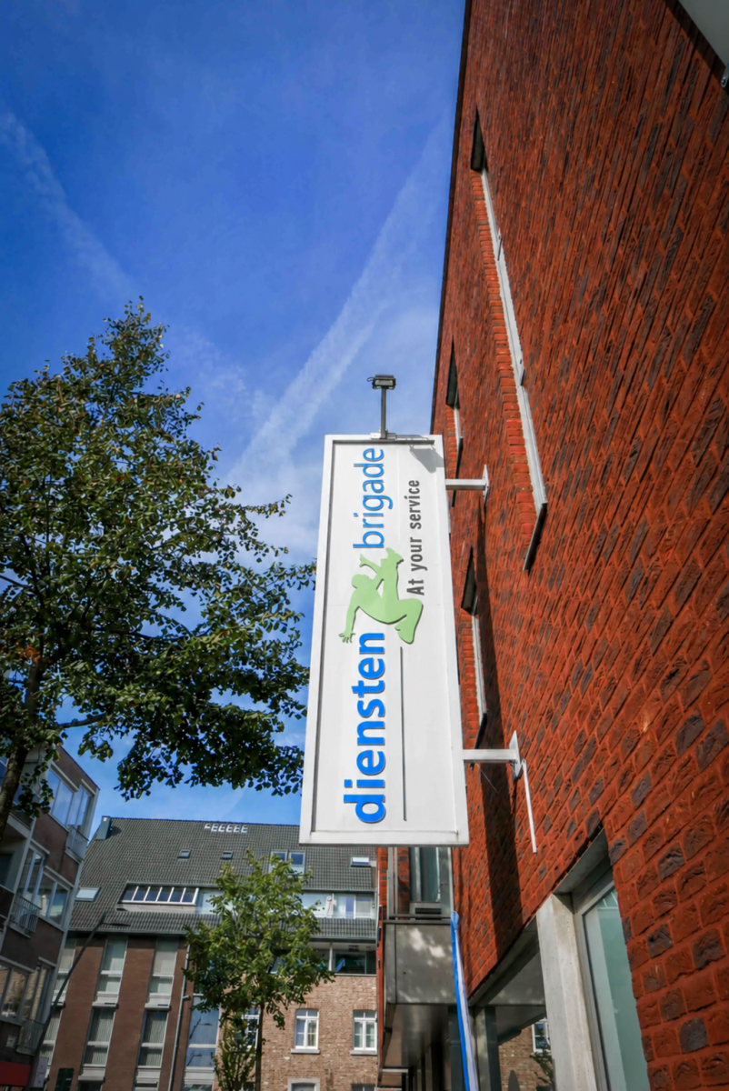 poetshulp aan het werk